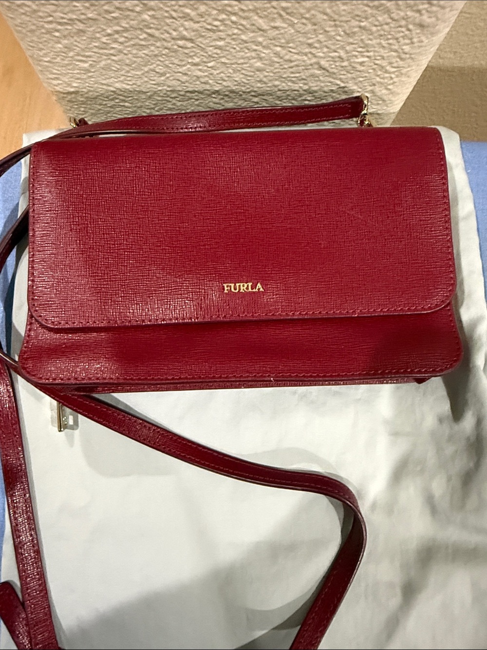 Furla Riva 2 in 1 Separable Wallet & Crossbody Bag Deep Raspberry Pink - Picture 4 of 12